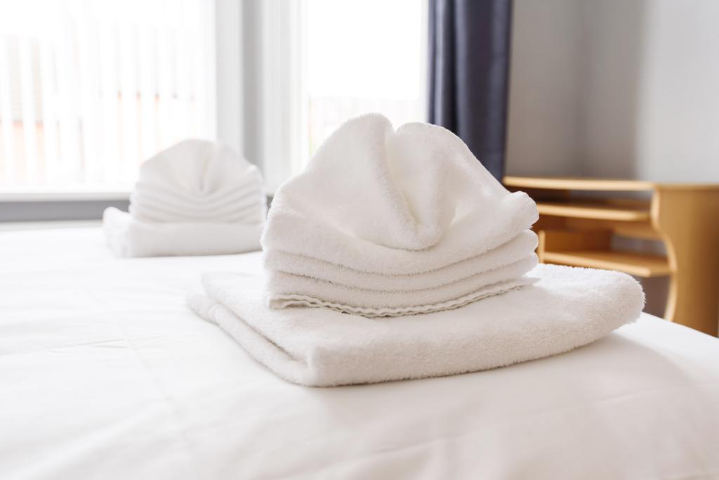 Handpost Lodge by Propertri room 2